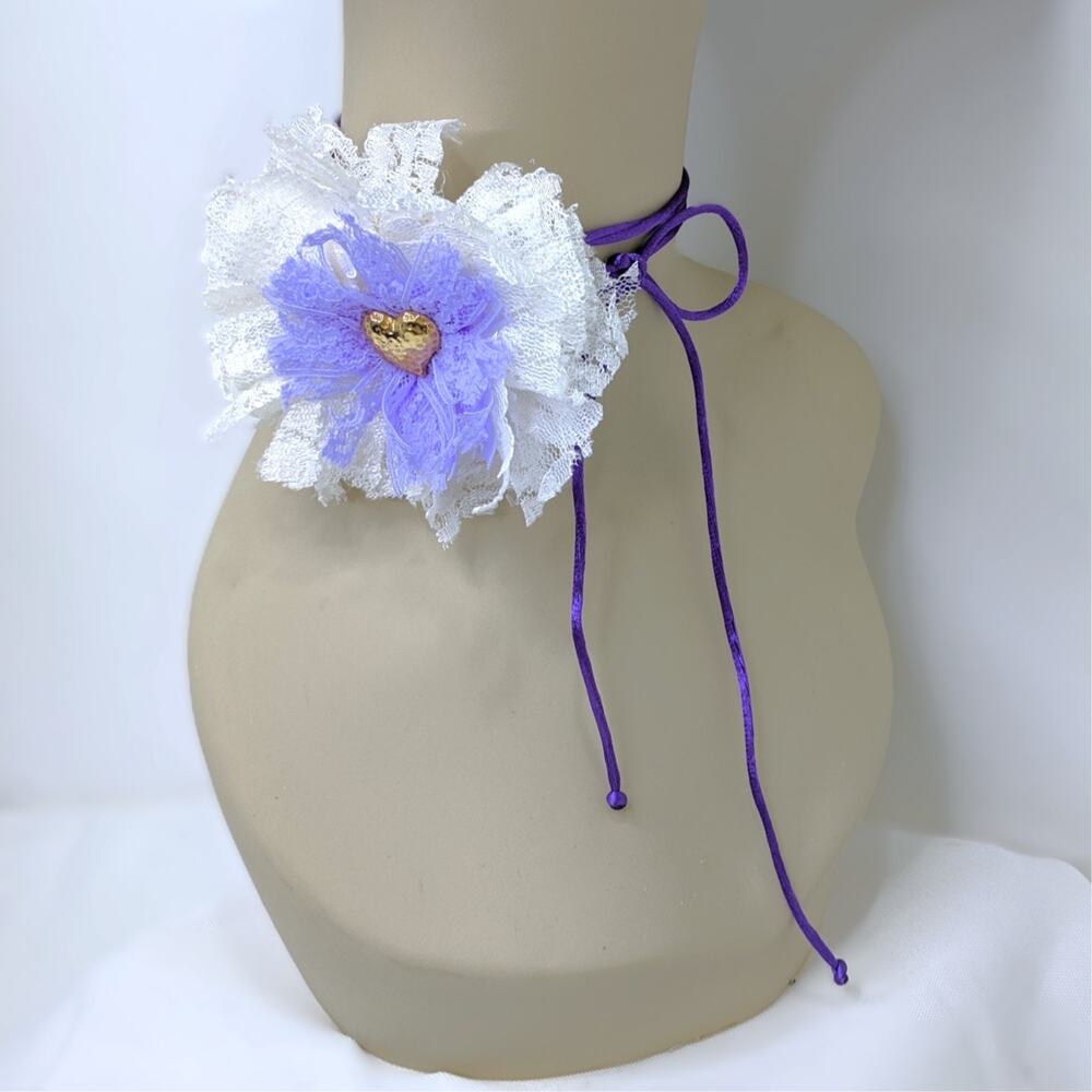 Artisan Vintage Lace Flower Necklace Cream Purple Gold Heart Accent Choker NEW